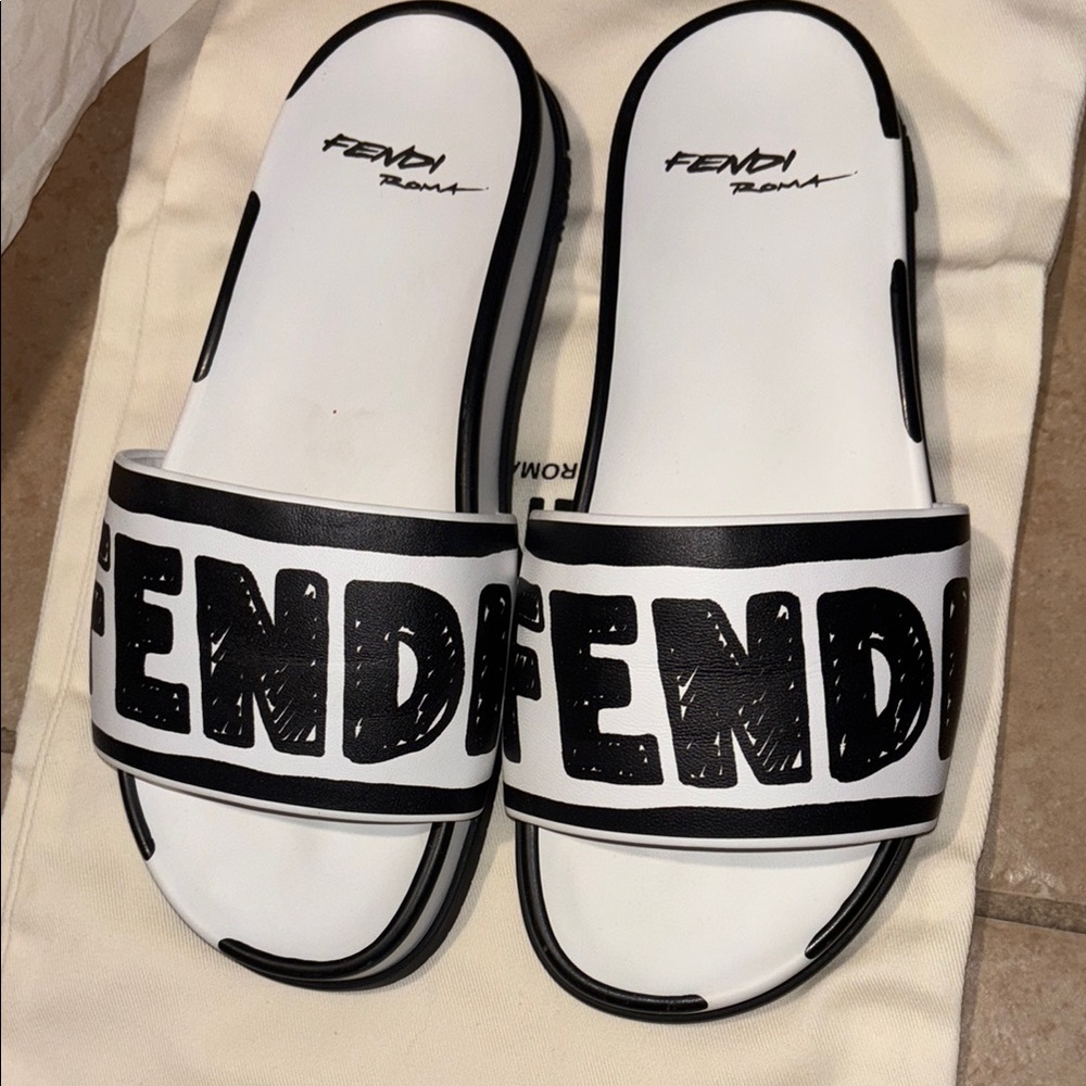 🤍Fendi x Joshua Vibes Roma Calfskin Fussbetts Slide Sandals 38 Snow White